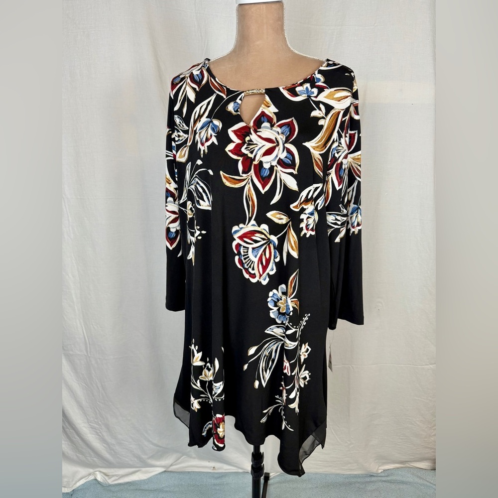 JM Collection Black and Gold Patterned‎ Top